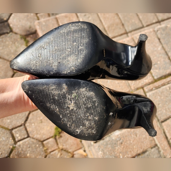 BCBGIRLS Shoes. Color BLACK. Size 6.5M - Picture 4 of 5